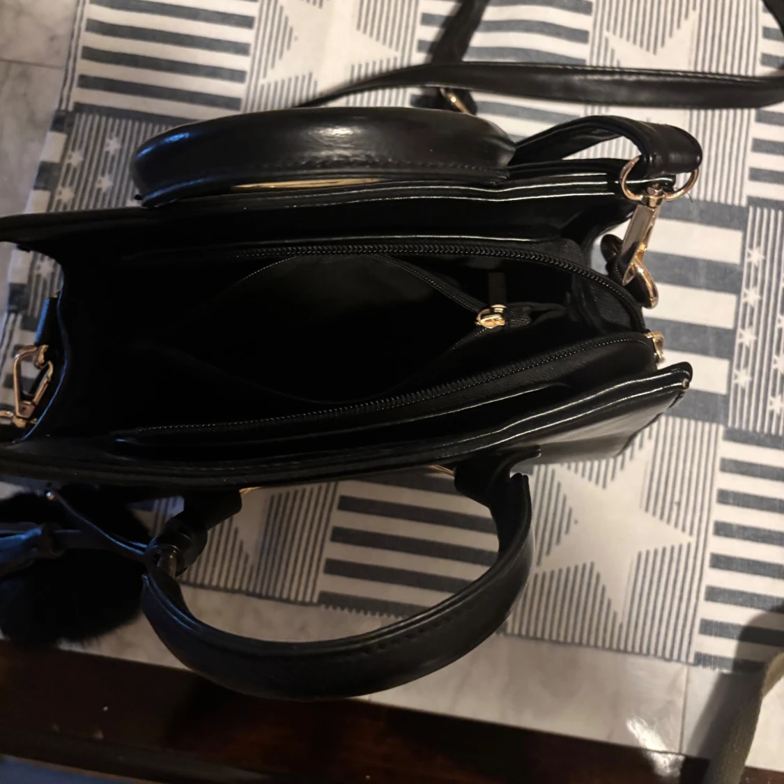 Svart handväska  - 1