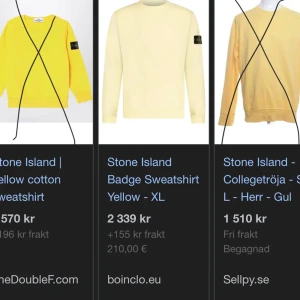 Gul sweatshirt från Stone Island - Säljer en gul sweatshirt från Stone Island med deras ikoniska märke på ärmen. Tröjan har en rund hals och långa ärmar, perfekt för en avslappnad stil. Passar bra till både jeans och joggers. 🟡