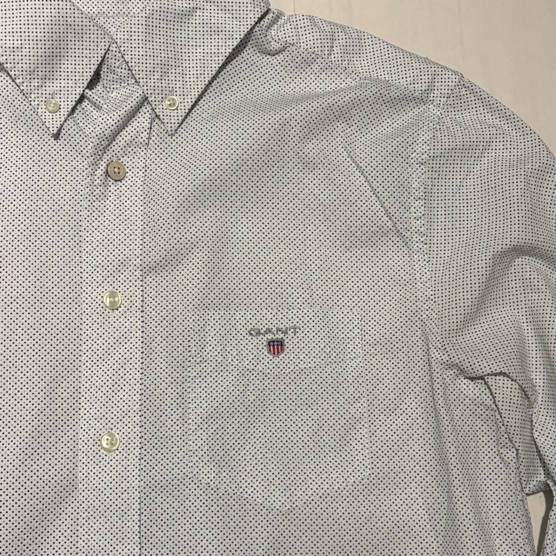 Vit prickig skjorta från GANT - 1