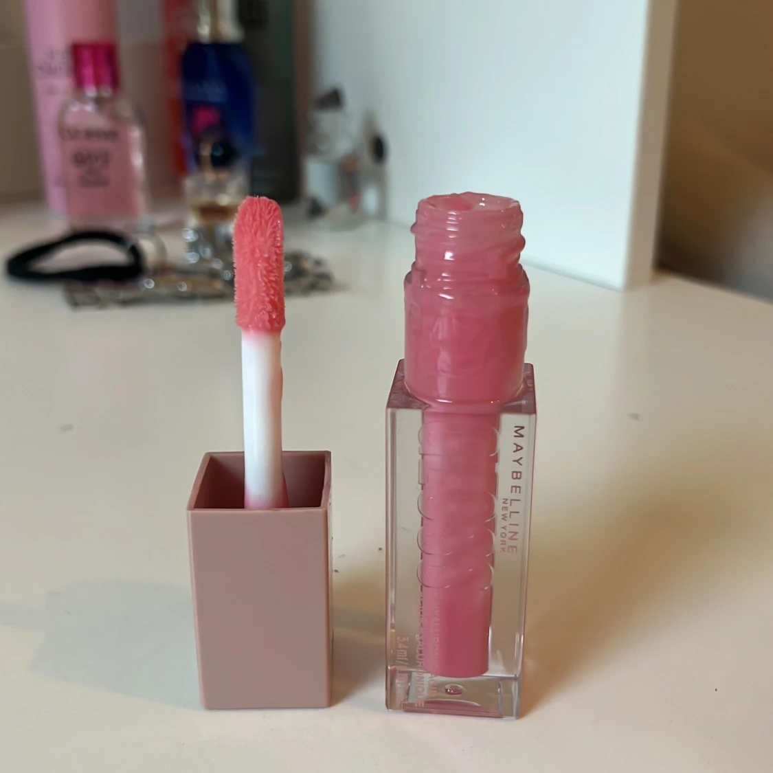 Maybelline Lifter Gloss i nyansen Gummy Bear - 2