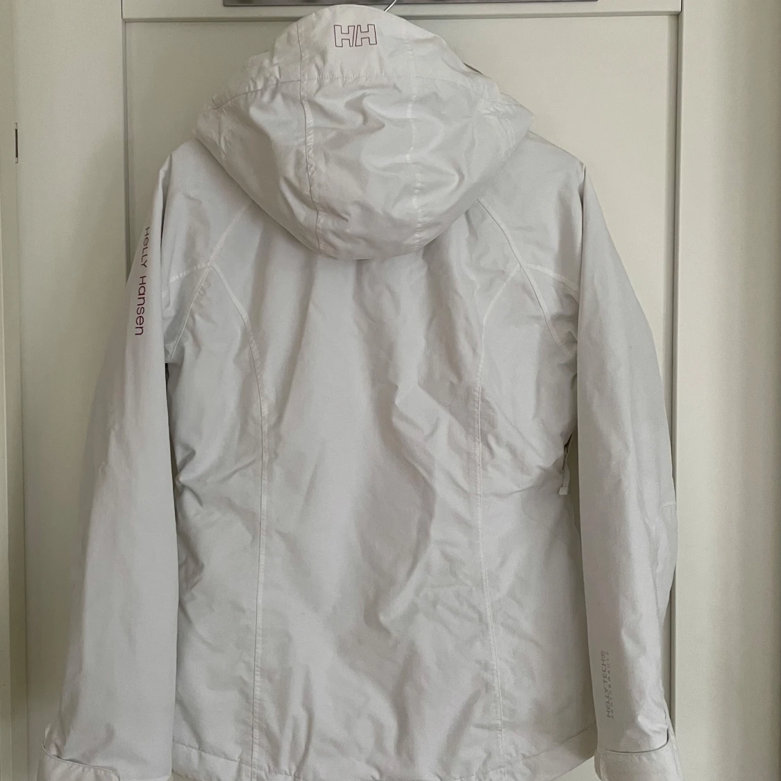 Vit damskidjacka från Helly Hansen, strl M - 1
