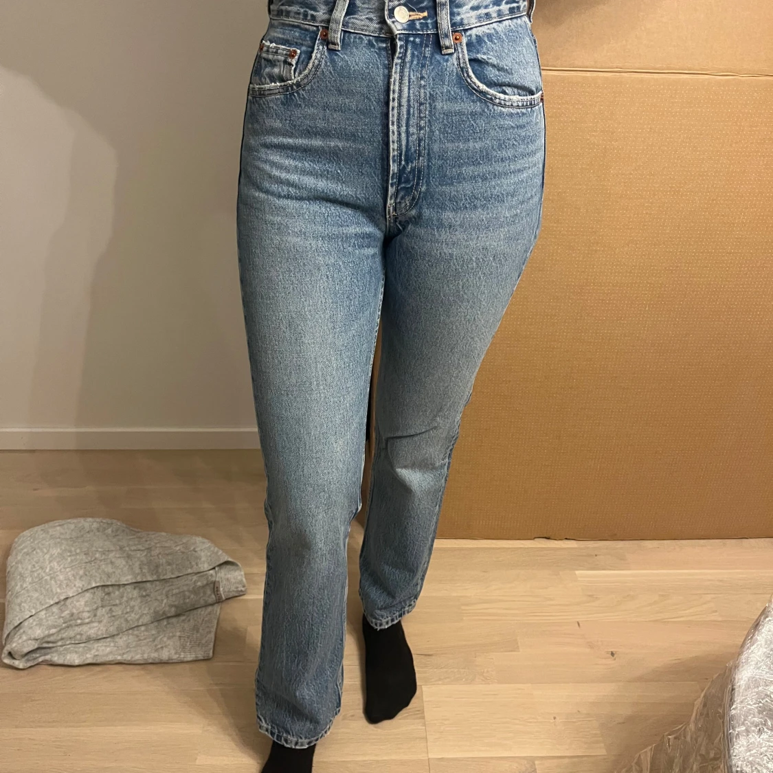 Blå jeans med hög midja