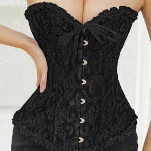 Korsett till halloween!  - Perfekt korsett till halloween, aldrig använd, svart, passar mig som har b kupa, snörning i ryggen🖤!
