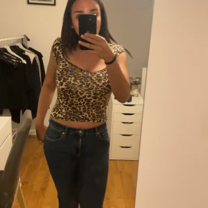 Nelly top  - Säljer min leopard tröja då den är för liten och inte kommer till användning. Knappt använd väldigt bra skick 