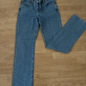 Low waist straight jeans  - Waist 24 Lenght 32 Långa, sköna, mycket bra skick, snygga 
