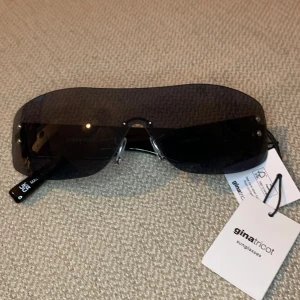 Rimless sunglasses - Solglasögon utan ram. Ordinariepris 129kr. Passar tyvärr inte mig därför måste jag sälja :(