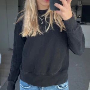 Svart sweatshirt  - Svart sweatshirt 