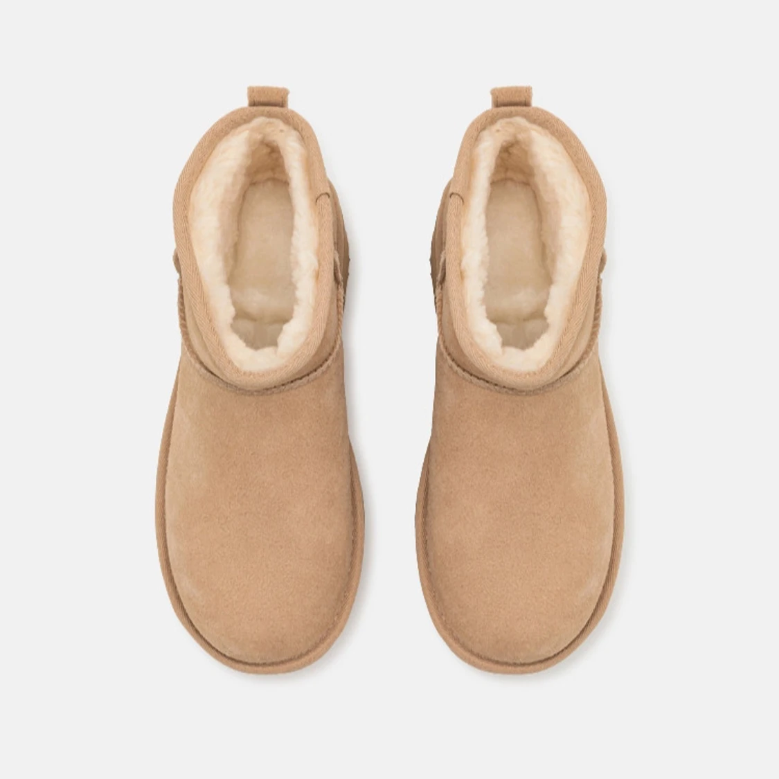 Söker ugg mini plattform i färg sand  - 93