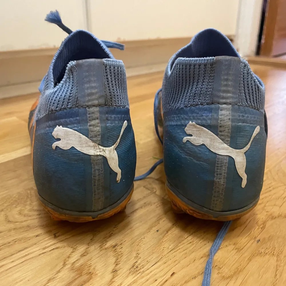 Säljer fotbollsskor puma storlek 41 . Skor.