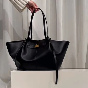 Ginas väska  - Säljer min väska är helt nya🥰