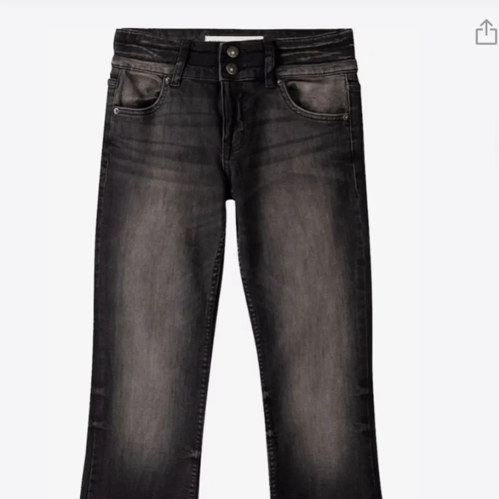 Passar i längden på mig som är 1,67. Jeans & Byxor.