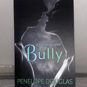 Bok, Bully - Enemies to lovers bok skriven utav Penelope douglas, Usa best seller