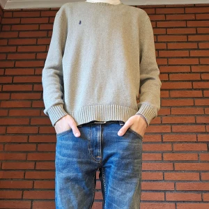 Ralph lauren sweatshirt  - Säljer ralph lauren sweatshirt vintage model den är i bra skick storlek S hör av er vi fler frågor 