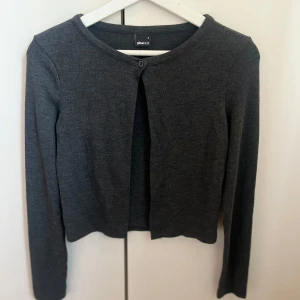 Topp Gina tricot  - Jättefin Topp från Gina tricot strl S aldrig använd ☺️