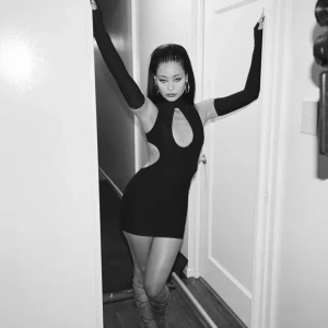 Svart Miniklänning  - säljer min jättefina svarta miniklänning, som ser precis ut som Maddys klänning i Euphoria. Klänningen är i mycket fint skick utan defekter. Armarn ingår såklart till klänningen. 