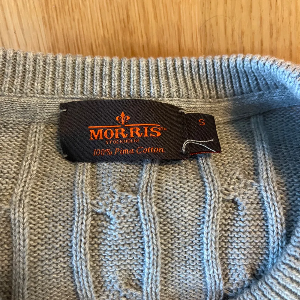 Kabelstickad tröja från Morris. Nyskick. Storlek S. Pris endast 799 kr✅. Tröjor & Koftor.