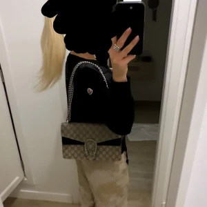 Moncler cardigan  - Moncler cardigan i fint skick men används tyvärr inte längre. Nypris 9000