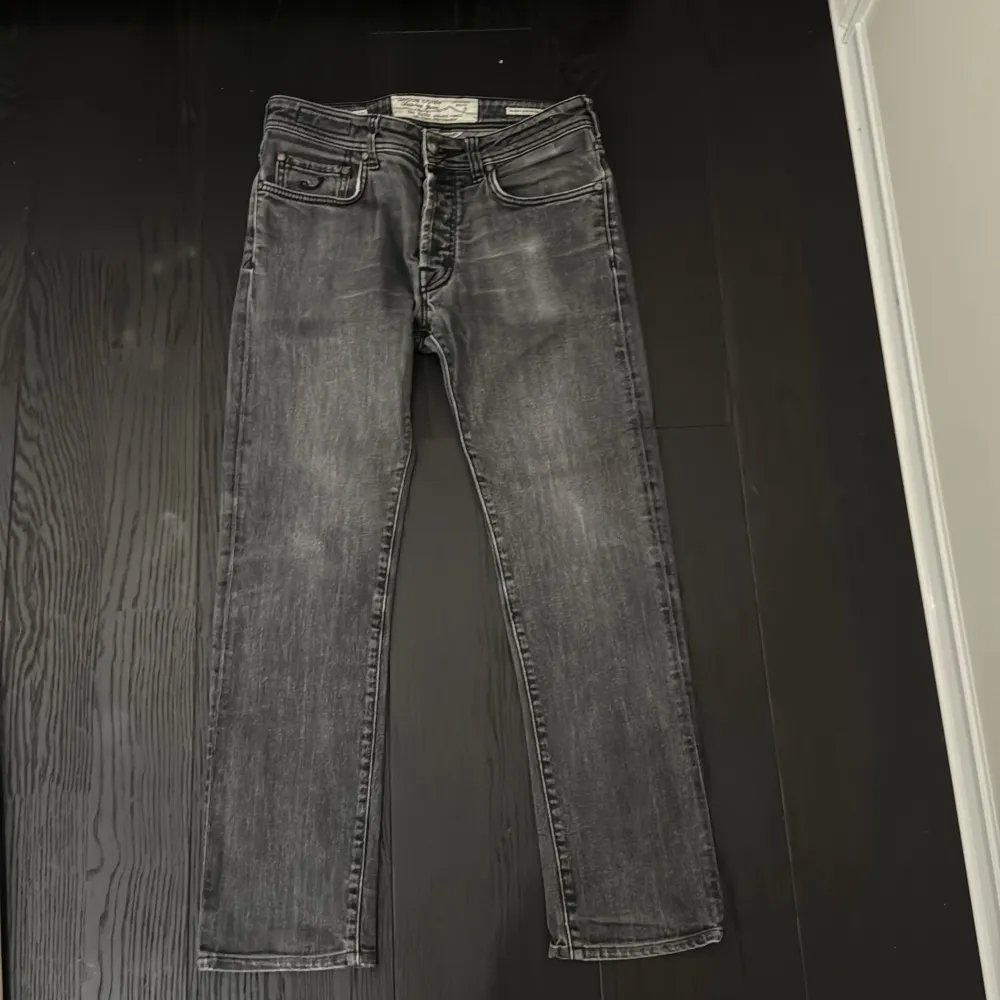 Snygga Jacob Cohën jeans. Skick 9/10. Nypris 3500. Mitt pris 1599. Längd 96, bredd 39 Checka in profilen för fler feta jeans.. Jeans & Byxor.