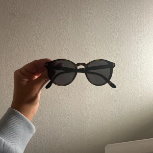 Tom Ford solglassögon  - Tom Ford sol glasögon.  Nypris 2700 