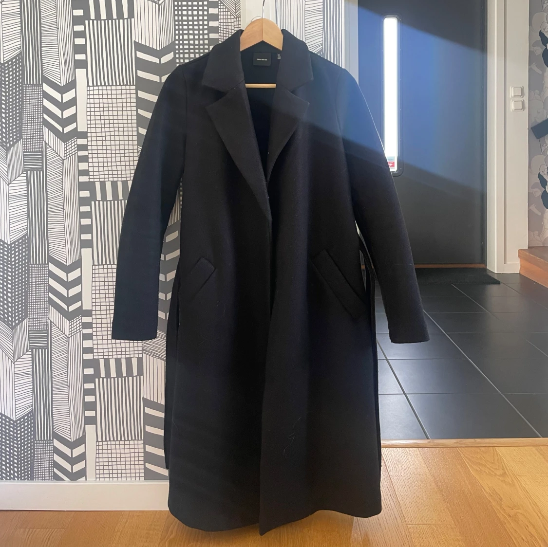 Svart lång kappa  - 90