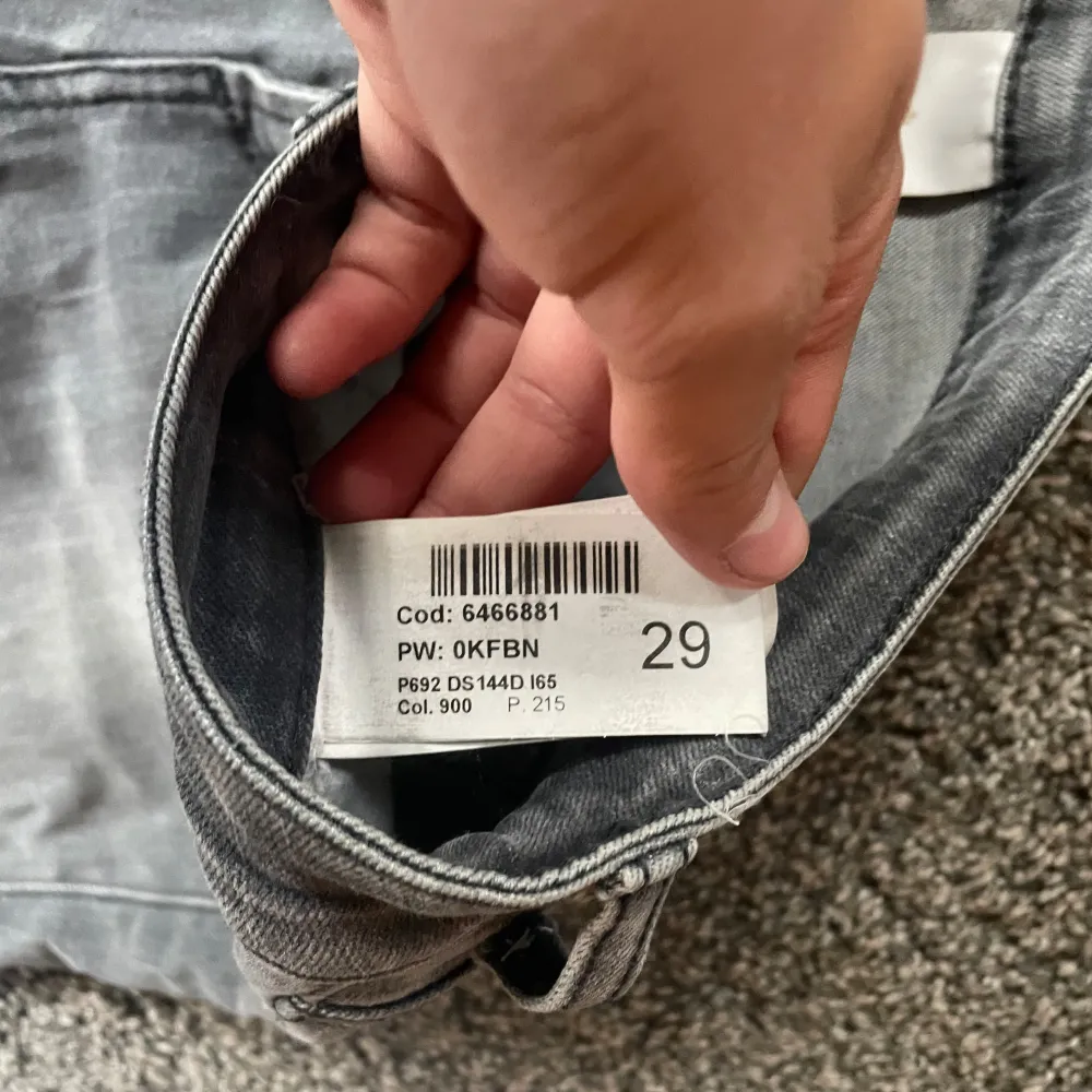 Dondup jeans i väldigt bra skick, inga defekter. Storlek 29, skriv för fler frågor priser kan alltid diskuteras!. Jeans & Byxor.