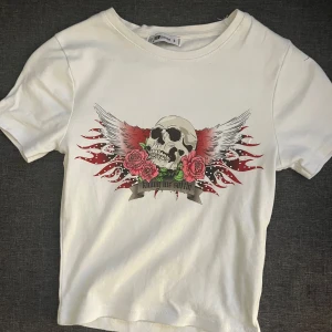 Y2k tröja - Köpte för några år sedan och har bytt stil sen dess. Den är fortfarande fin mer använder inte. Skriv för mer information 