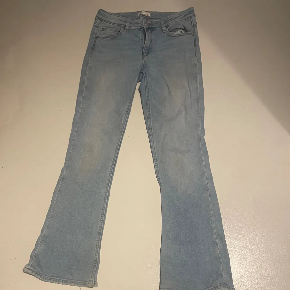 Så snygga low waist bootcut jeans ifrån young Gina tricot. Jeans & Byxor.