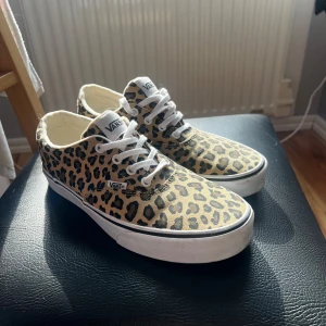 Vans skor  - Vans skor storlek 39 använd 1 gång så nyskick 