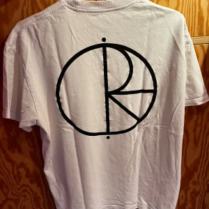 Polar T-Shirt - Fet polar t-shirt i super skick