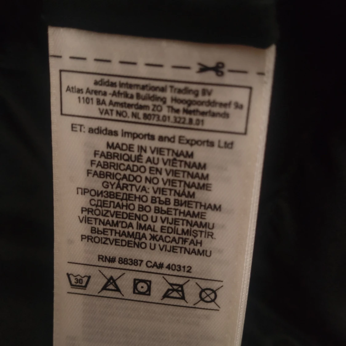 Helt ny äkta Adidas jacka - 93