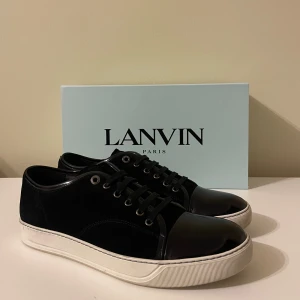 Lanvin skor  - Hej! Säljer nu dessa sjukt snygga lanvin skor. Skorna är i superfint skick! Sitter oftast en storlek större 
