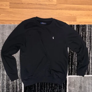 Polo ralph lauren tröja - Använts bara några få gånger, kan vara intresserad av någon byte. OBS köpt från panda siden om ni fattar