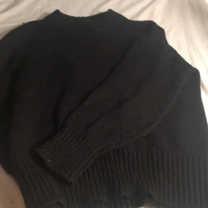 Stickad tröja - Väldigt varm och mysig stickad tröja ifrån Lager 157, perfekt plagg inför julen och hösten💕