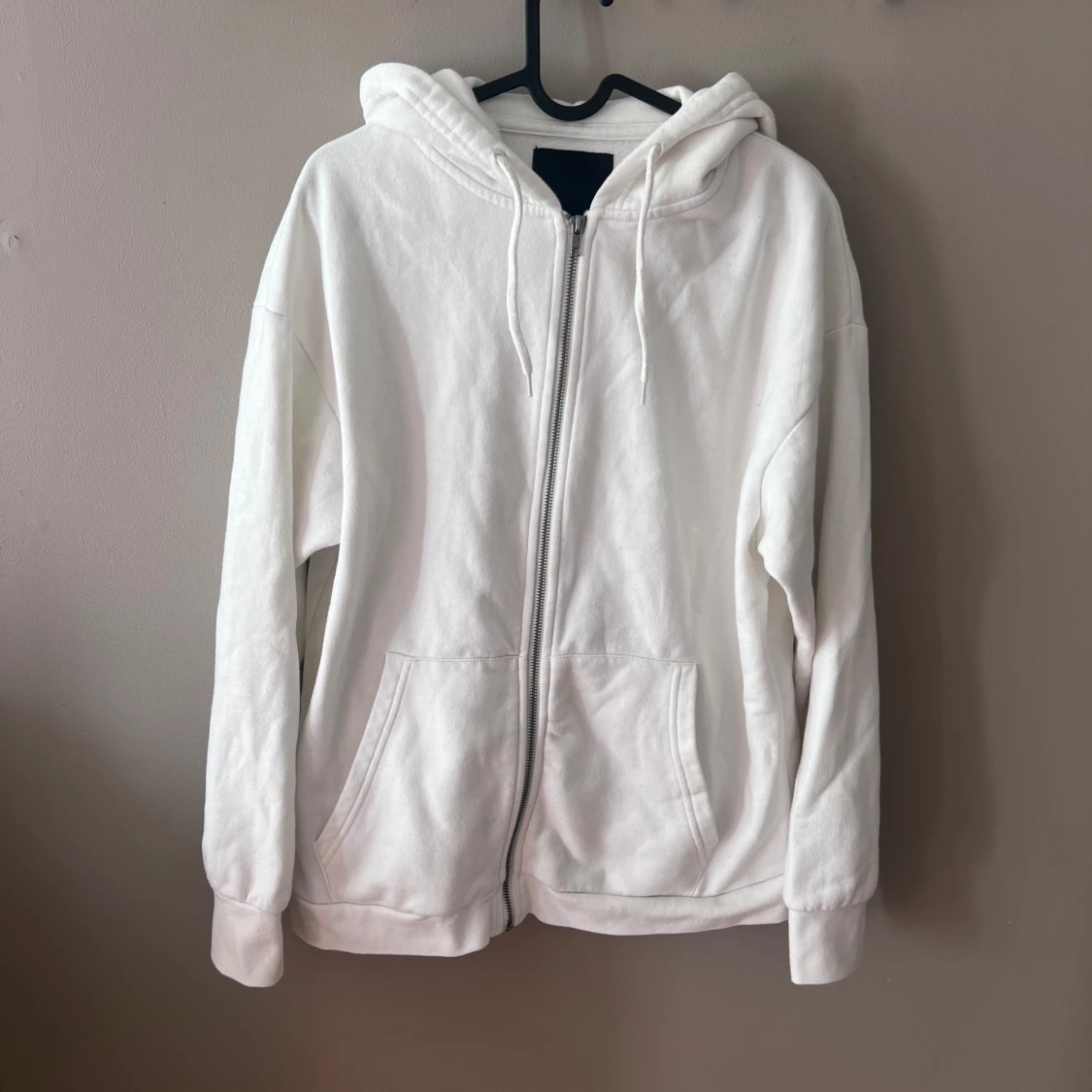 Vit hoodie från 157
