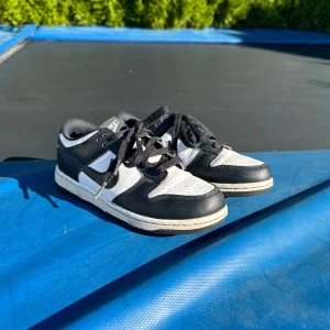 Airforce svart&vit storlek 34 - Skor 