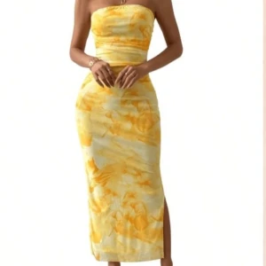 Klänning med prislapp och kvitto - Jätte snygg klänning med prislapp kvar. Helt ny skick. Storlek Xs och S finns.