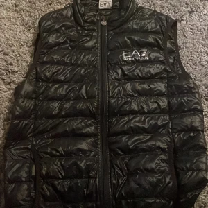 Armani väst EA7 - Storlek 40 på väst, utmärkt skick fungerar som nytt