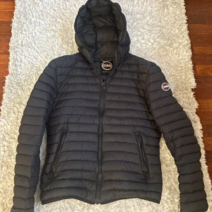 Colmar jacka  - Colmar Jacka i mycket bra skick. Inga defekter. Vid fler frågor är det bara att höra av sig!