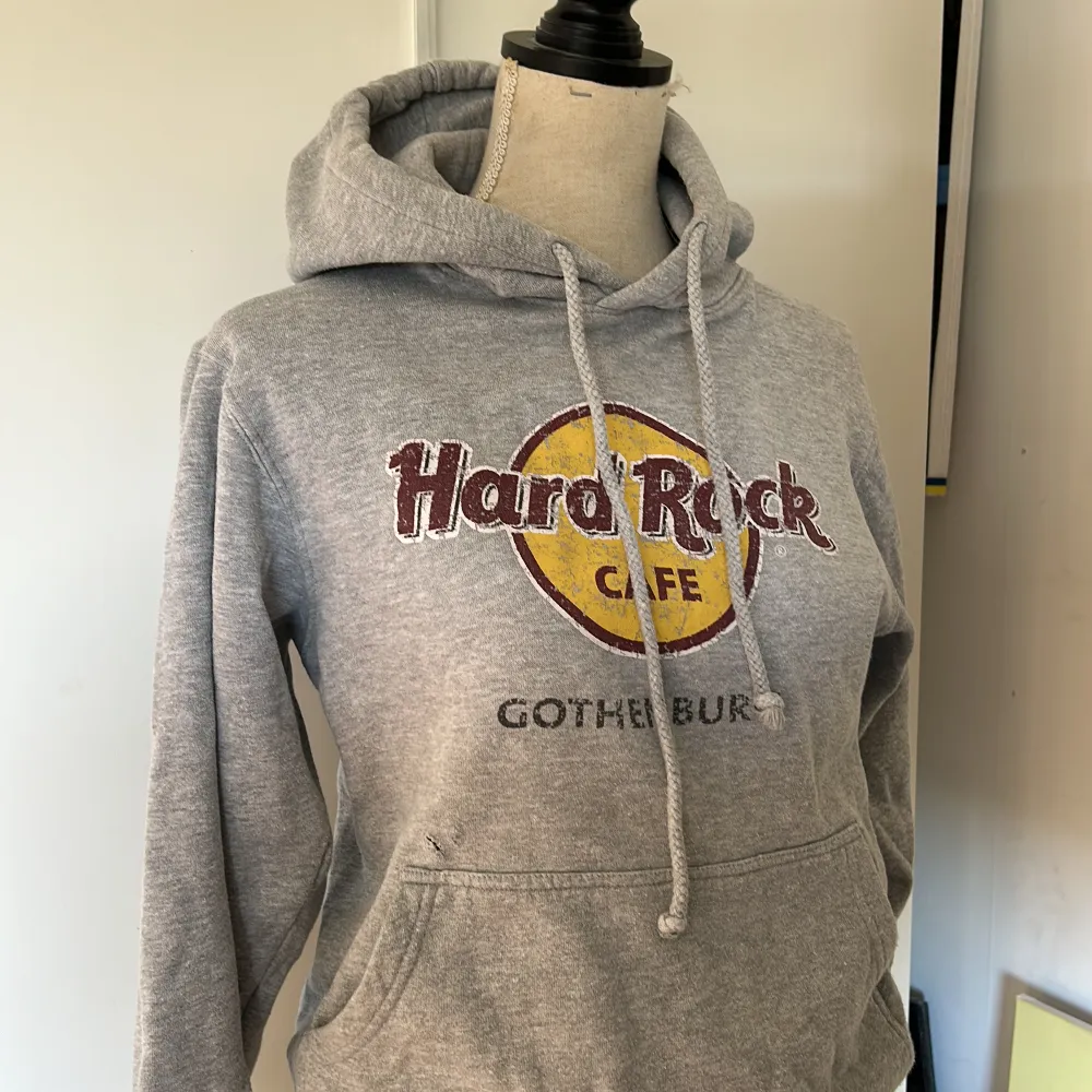 Grå hard rock café hoodie i storlek M . Hoodies.