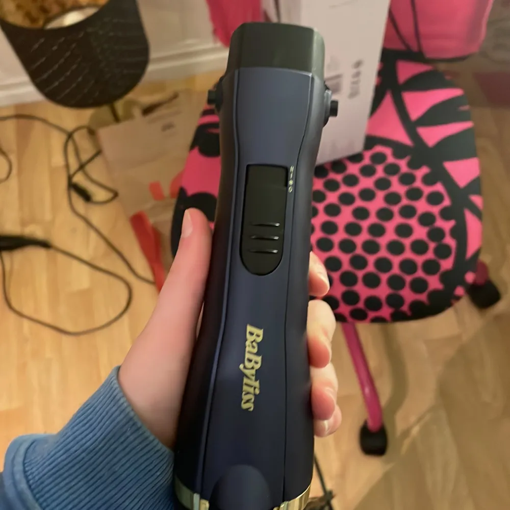 Midnight Luxe 800 av BaByliss. ”Blowout brush” har använt ganska många gånger men den kommer inte till användning nå mer. Ordinarie pris 820kr. Övrigt.