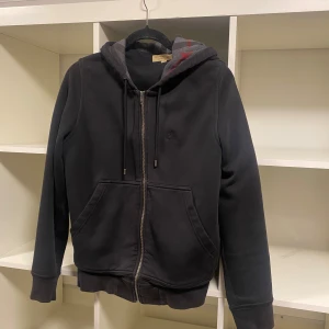 Burberry zip hoodie  - Burberry zip hoodie - skick: 8/10 - size: S