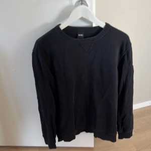 Hugo boss herr tröja  - Hugo boss herr tröja. Använd sparsamt. 