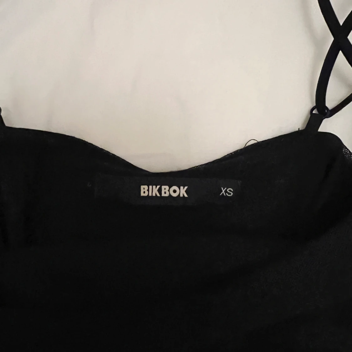 Tajt svart klänning  - 92