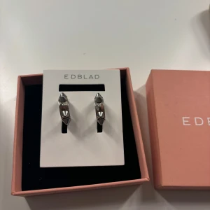 Edblad örhängen  - Edblad örhängen i nyskick, oanvända 🤗 Edblad ask medföljer 💞