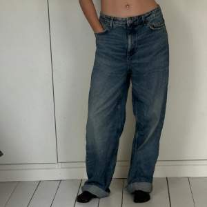 Snygga bagfy jeans från collusion!  Säljes då de inte kommer till användning  Midjemåttet är 28 och längden är 32