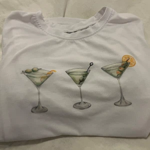 tshirt med tryck🍸 - tshirt med tryck, storlek S nyskick!