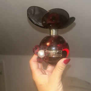 Marc jacobs parfym DOT - 3/4 delar kvar  Super god doft 