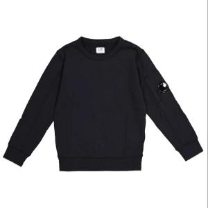 Cp company tröja  - Tja säljer min cp company tröja för 500kr, inga skador, använt 3-4, säljer pågrund att den är för liten. Fraktar dirket ✅📦