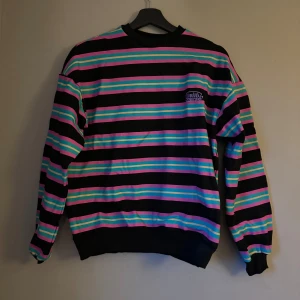 Tröja från Multiverse  - Oanvänd, storlek S.