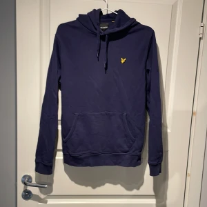 Lyle&scott hoodie  - Helt ok skick använt en del  150 kronor